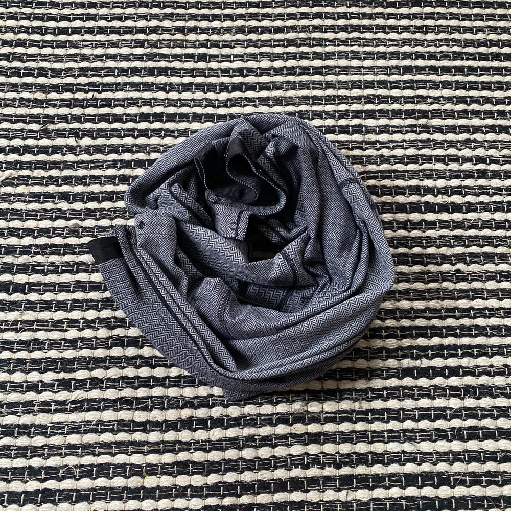 🌿Lululemon Womens Gray Black Wrap Snap Infinity Scarf Vinyasa OS